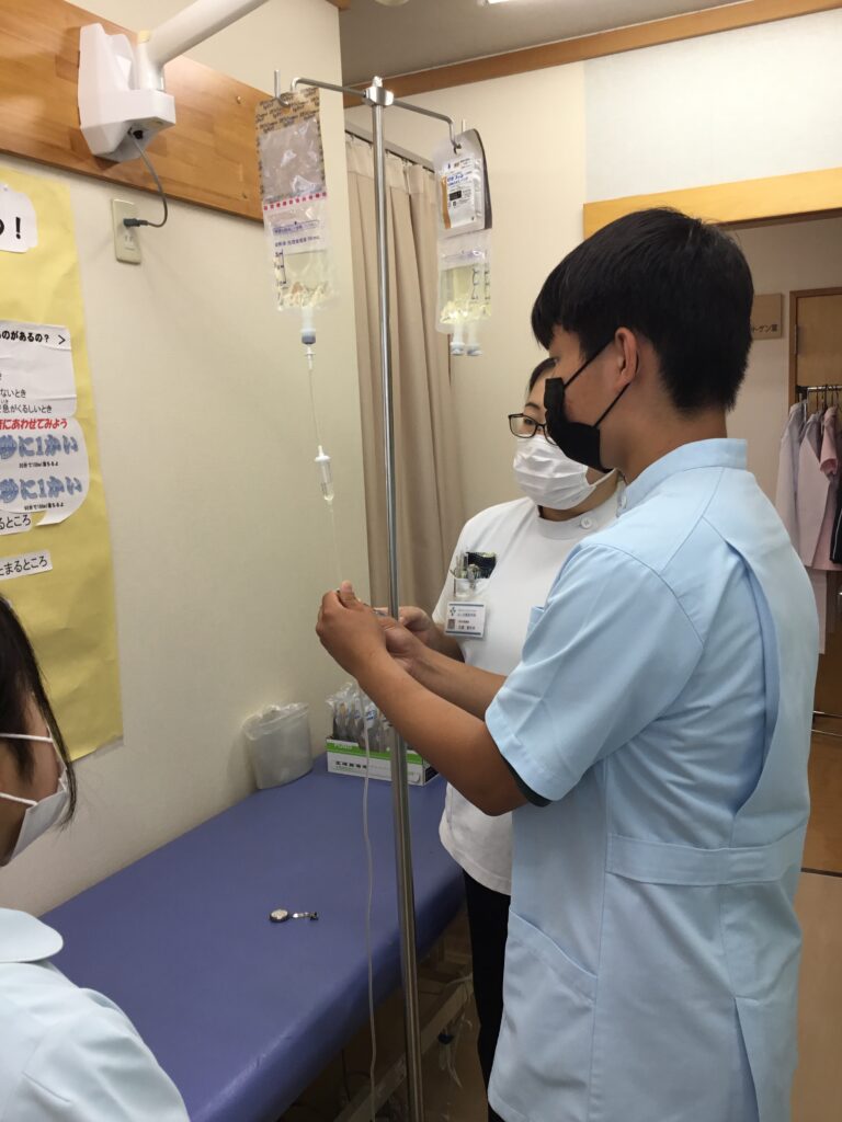 注射の準備と点滴の滴下調整に挑戦!