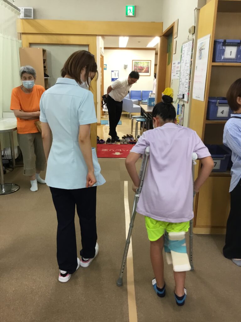 松葉杖による歩行